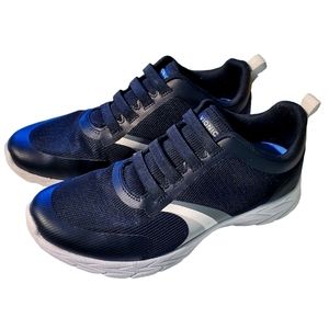 Vionic Layla womens black slip on athletic shoes. Size 7.5 US.